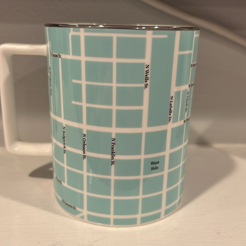 RARE!!!  Tiffany & co CHICAGO MUG- retired - Picture 3 of 5
